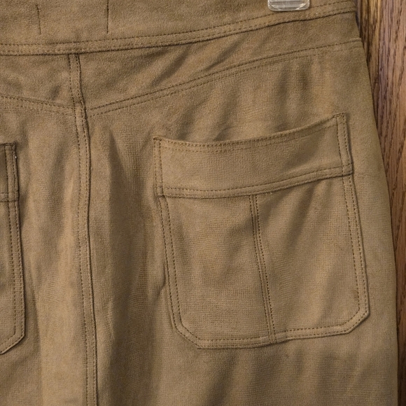 Liz Claiborne Tan Faux Suede Knee-Length Pencil Skirt Cargo Style Women size 10 - Picture 9 of 16